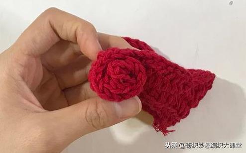 情人节礼物送什么与众不同的情人节，钩一朵永不凋谢的钩针玫瑰花送给爱人！