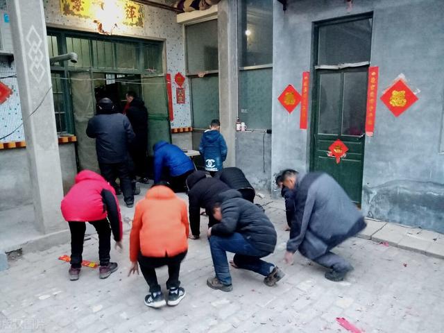 磕头拜年风俗，农村磕头拜年是陋习