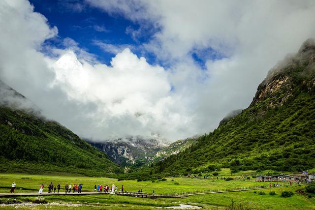 亚丁稻城旅游攻略，稻城亚丁游玩的最详细攻略（稻城亚丁超详细深度游玩攻略来啦）