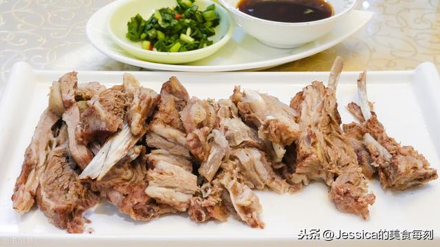 宁夏手抓羊肉正宗做法过程，“手抓羊肉”这样做肉香软嫩、汤鲜味美