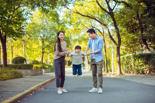 杨绛的丈夫是谁，杨绛和她老公最经典的一句话（我更有资格做你男朋友）