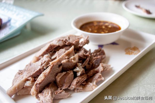 宁夏手抓羊肉正宗做法过程，“手抓羊肉”这样做肉香软嫩、汤鲜味美