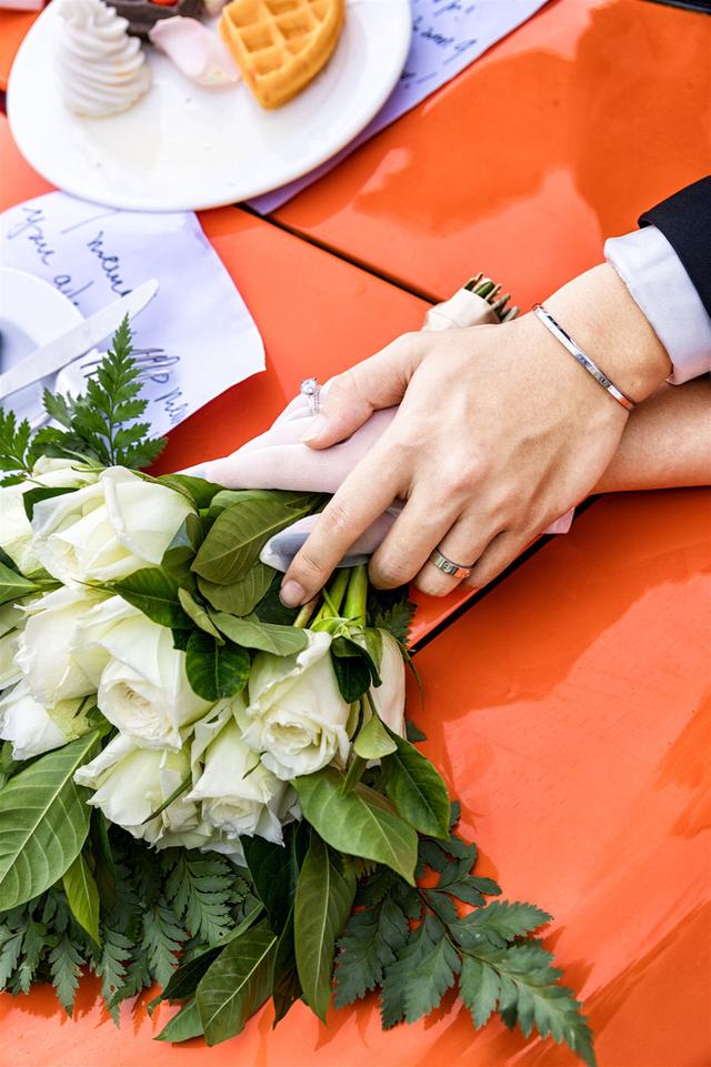「七夕节送礼攻略」送女朋友什么礼物能让她开心？ 情人节送女朋友礼物