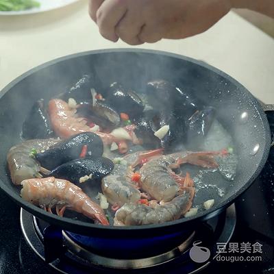 法国海鲜拌饭的做法，吃货们不可错过的美食~快来看看有没有你的菜