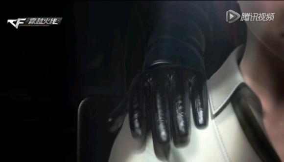 cf所有英雄武器属性列表，回顾CF历史上各英雄级武器的预售