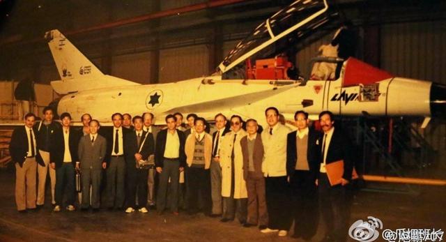 幼狮战机和歼十，八成网友竟分不清狮和幼狮战机