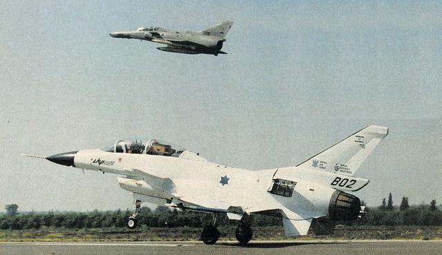 幼狮战机和歼十，八成网友竟分不清狮和幼狮战机