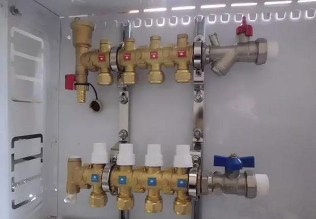 地暖分集水器分开安装，地暖分集水器到底装哪里最合适