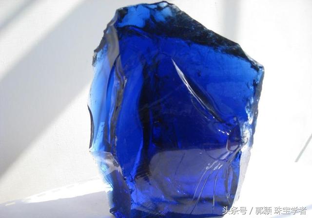 普通玻璃与蓝宝石的区别，谨防那些无处不在的