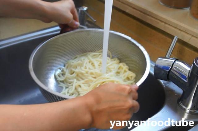 纯鸡蛋炒面的做法，鸡蛋素炒面简单的一人食