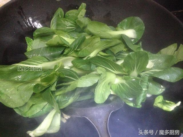 油菜怎么炒好吃，油菜怎么炒出来好吃又嫩（清炒油菜的做法）