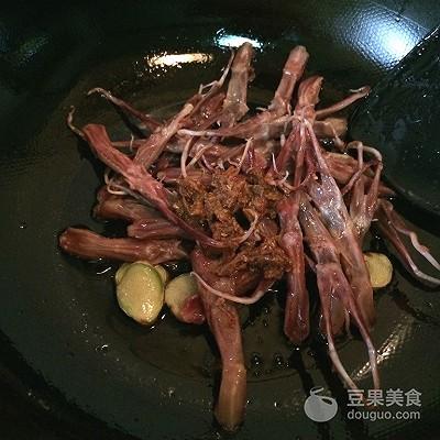 鸭舌头的卤制方法，红烧鸭舌的做法