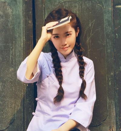 额头窄脸宽适合什么发型，额头宽方短脸适合什么发型（40岁+的女人别总留长发）