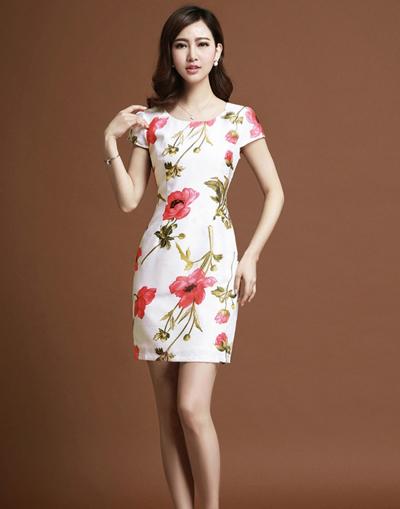 额头窄脸宽适合什么发型，额头宽方短脸适合什么发型（40岁+的女人别总留长发）