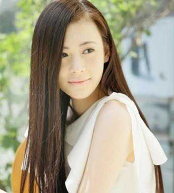 额头窄脸宽适合什么发型，额头宽方短脸适合什么发型（40岁+的女人别总留长发）