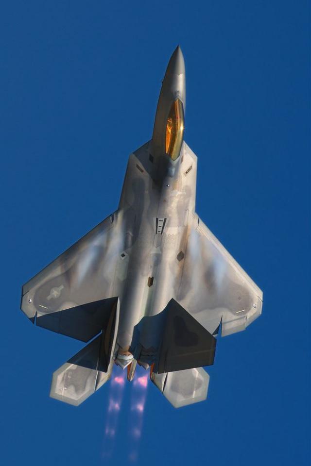美国f8小型战斗机，美国海军第一款真正超音速舰载机