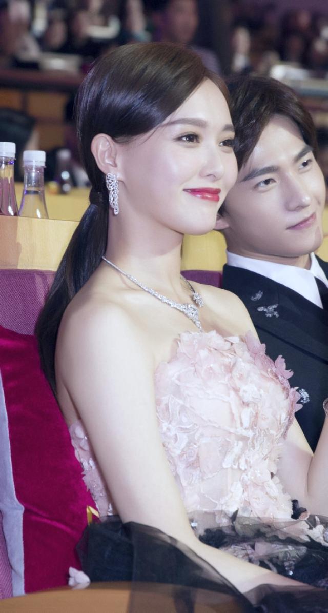 罗晋结过几次婚，罗晋唐嫣四次演情侣步入婚姻殿堂（结婚前提了六次分手）