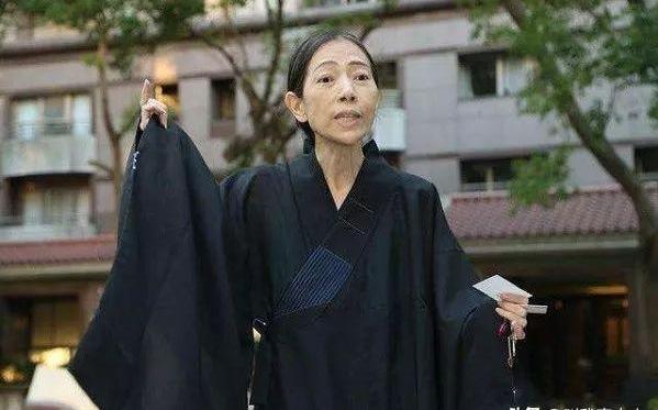 许纯美现在在哪里，2003年5婚5离的许纯美