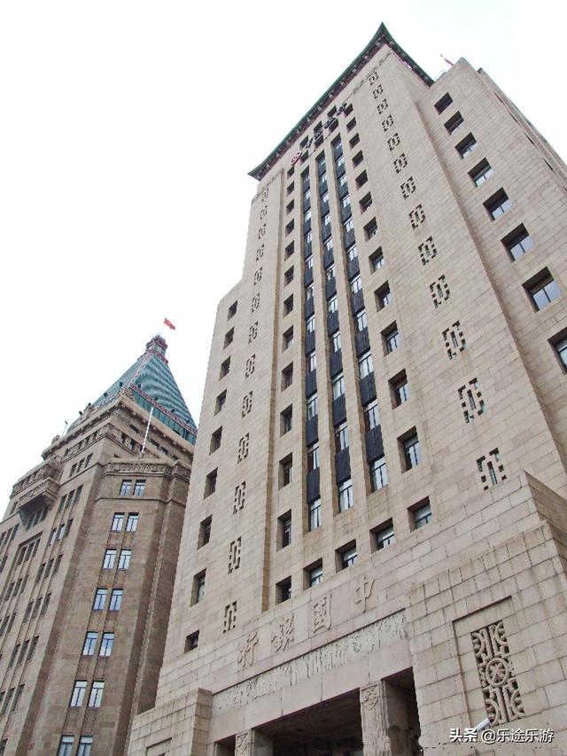 上海外滩以前的样子vs现在的样子，270多年前这里还是一片烂泥滩