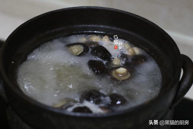 猪肚最简单的煲汤，汤色奶白营养味美