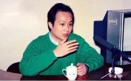 罗京追悼会全部过程，在罗京葬礼上哭到昏厥的妻子