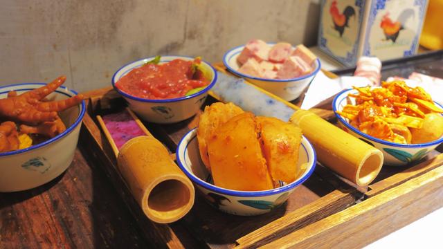 重庆火锅必点十种，排队到断腿都要吃的重庆火锅