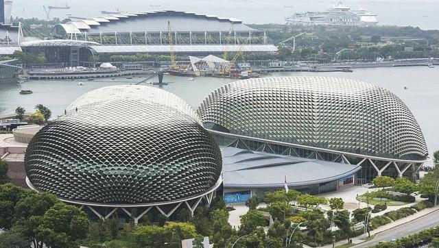 新加坡地标建筑，新加坡有哪些值得一看的当代建筑（深受好莱坞大片追逐的新加坡建筑）