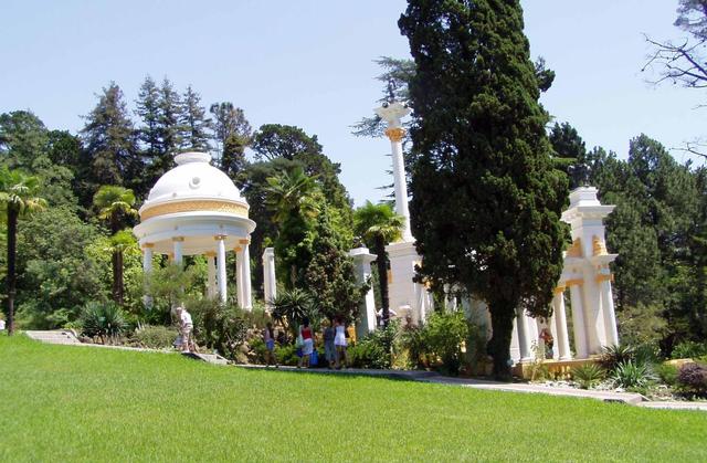 世界上最小陨石坑直径，俄一陨石坑钻石储量全球够用3000年