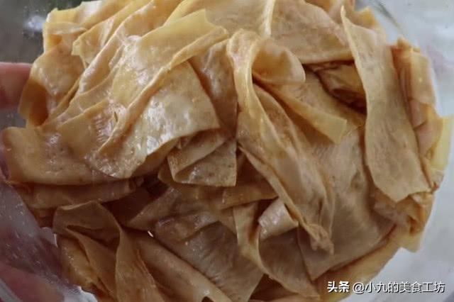 辣条的制作过程，怎么在家里自己制作可以吃的辣条（想吃辣条不用买）