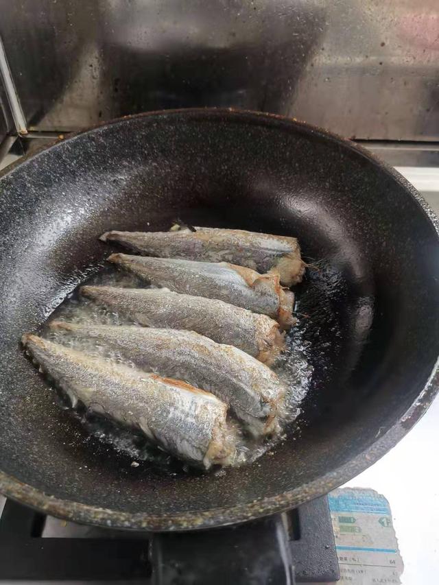 香煎小鲅鱼做法，香酥小鲅鱼凉吃热食皆可