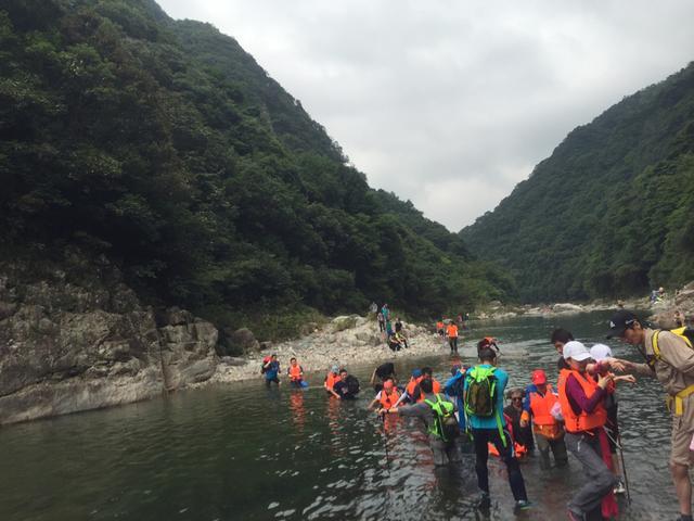 避暑徒步路线推荐，徒步溯溪原生态避暑圣地-浙东大峡谷