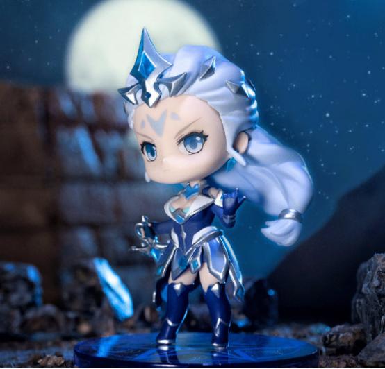 露娜露娜手办全光图，露娜手办开箱