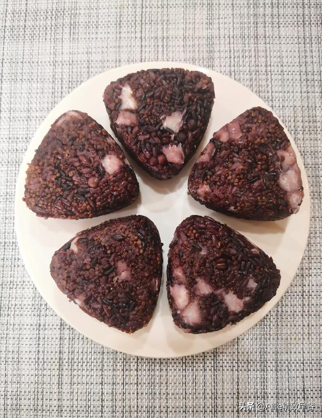 百合怎么炒好吃，炒百合怎么炒最好吃（百合炒之前要先处理一下）