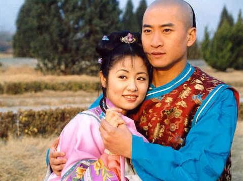 容嬷嬷李明启罕见近况曝光，86岁“容嬷嬷”李明启逛菜市场