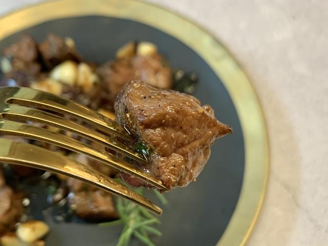 黑椒金蒜牛肉粒，金蒜牛肉粒比补药营养