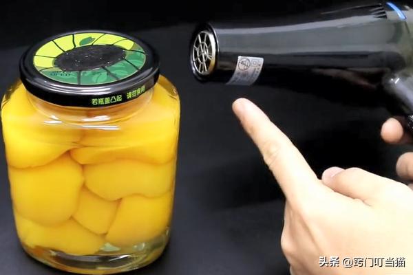 女生开罐头瓶窍门，刚刚才发现罐头盖上的（开罐头瓶的3个小窍门）