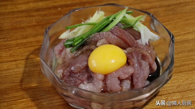 糖醋里脊肉的家常做法，家庭糖醋里脊肉的家常做法（大厨分享糖醋里脊的做法）