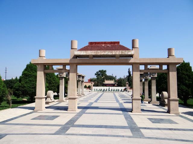 武威雷台汉墓穹窿顶，马踏飞燕横空出世