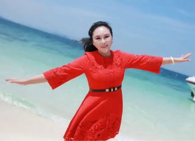 乌兰图雅套马杆让我听见，真真假假套马杆