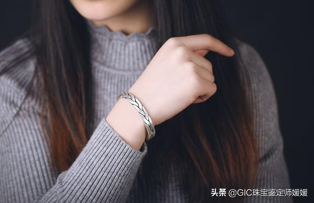 什么银手镯最好，现在流行什么款式的银手镯好看