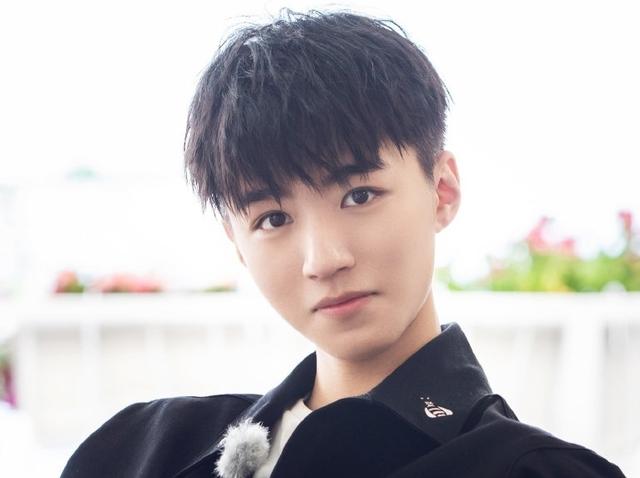 王俊凯厚刘海发型，王俊凯《重生之门》成网络剧5月热度榜榜首