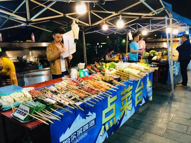 西双版纳江边夜市，西双版纳最火爆的夜市（到西双版纳一定要知道的五件事）