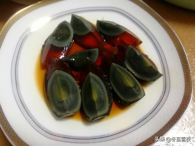 情人节送媳妇什么礼物今天情人节，下厨做了6个菜，好吃还温馨，这个礼物最