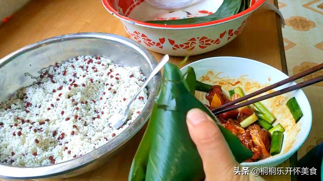 最简单的粽子怎么包的教程，2种包粽子最简单方法