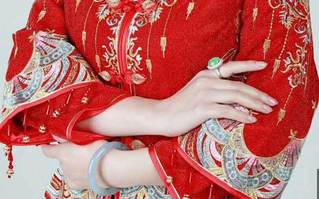 二手翡翠手镯到底能不能戴进去，二手翡翠手镯到底能不能戴