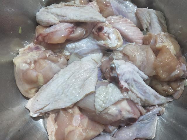 怎样做炸鸡翅又脆又好吃，炸鸡翅快速做法