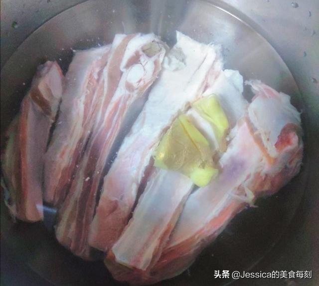 宁夏手抓羊肉正宗做法过程，“手抓羊肉”这样做肉香软嫩、汤鲜味美