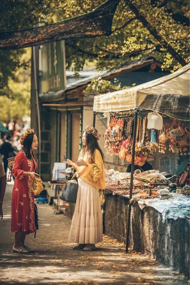 十一假期出游可畅玩银杏湖乐园，湖光山色风景迷人