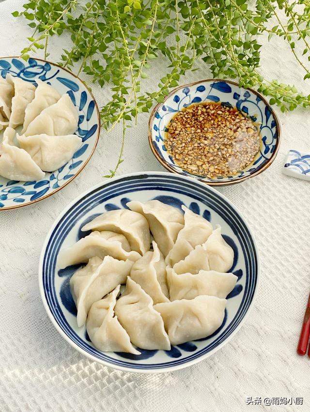 芹菜馅饺子怎么做，芹菜馅饺子怎么做好吃窍门（调饺子馅牢记“3放2不放”）