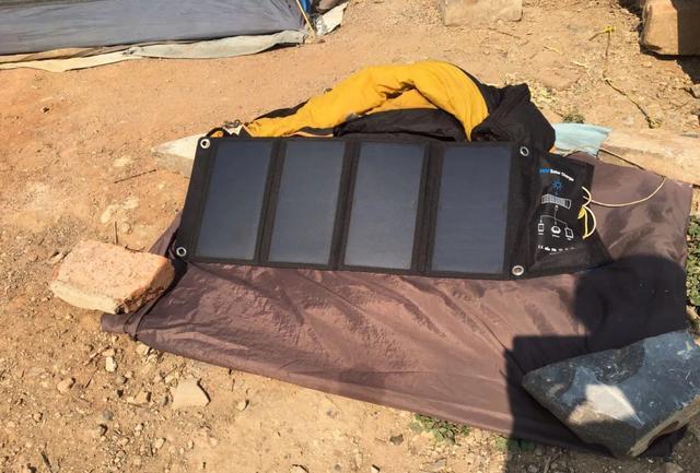 旅行充电器怎么使用教程，户外驴友充电怎么解决